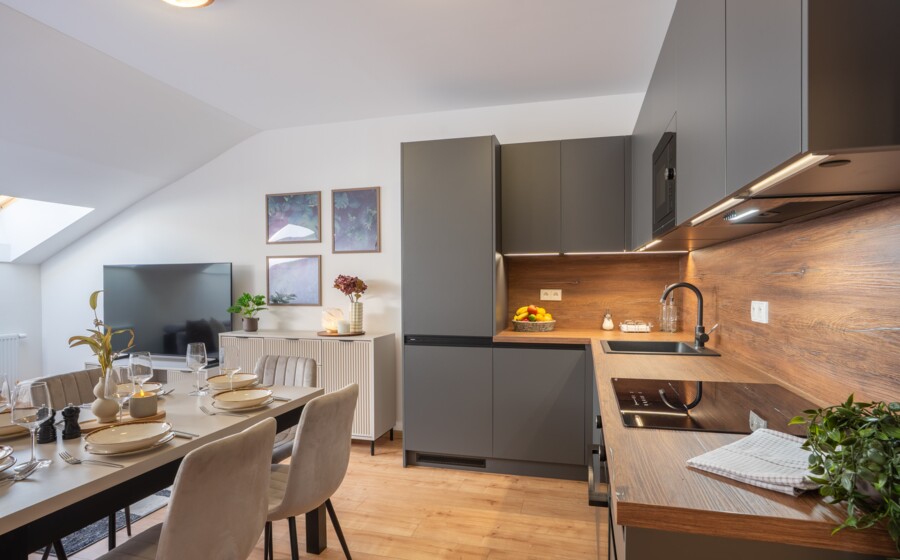 JUR05905-HDR